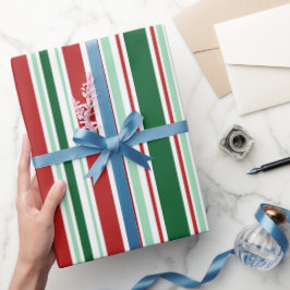 赤、モダン緑、白のクリスマスストライプの ラッピングペーパー