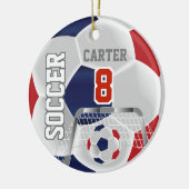 赤、白、濃い青のパーソナライズされたサッカー⚽ボール セラミックオーナメント (左)