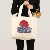 赤、白、青の海の夕日と波 ラージトートバッグ (正面(商品))