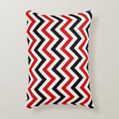 赤、白、黒の大きなシェブロンのジグザグ模様 アクセントクッション (正面(垂直))
