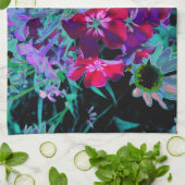 赤、紫、ピンクの劇的な庭の花 キッチンタオル (折り畳み)