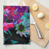 赤、紫、ピンクの劇的な庭の花 キッチンタオル (四つ折り)