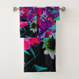 赤、紫、ピンクの劇的な庭の花 バスタオルセット