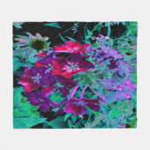 赤、紫、ピンクの劇的な庭の花 フリースブランケット (正面(横))