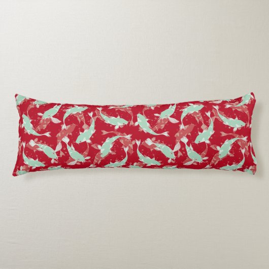 赤・緑の繰り返しモチーフ |コイ魚の柄 ボディピロー (正面)