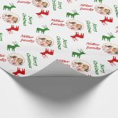 赤、緑の鹿と名前クリスマスの休暇写真 ラッピングペーパー (角)