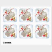 赤、金色のクリスマスボール、雪の上のスターきらめくズ スクエアシール (シート)