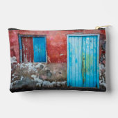 赤、青、灰色の壁、ドアと窓 アクセサリーポーチ (裏面)