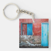 赤、青、灰色の壁、ドアと窓 キーホルダー (正面)