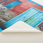 赤、青、灰色の壁、ドアと窓 シェルパブランケット (3/4)