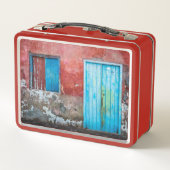 赤、青、灰色の壁、ドアと窓 メタルランチボックス (裏面)