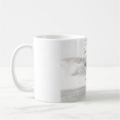 赤(鳥)ショウジョウコウカンチョウ「私はいつもあなたと一緒にいる」マグカップ コーヒーマグカップ (左)