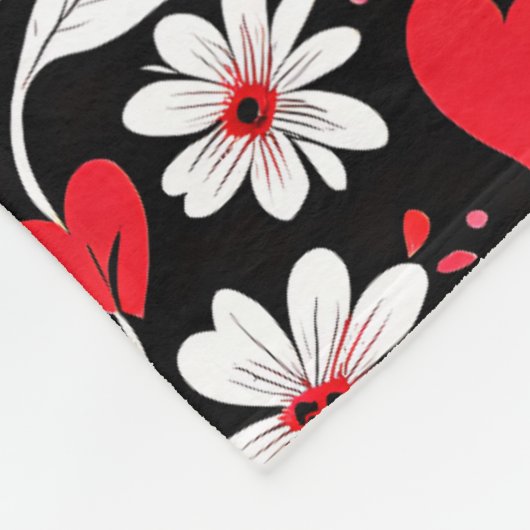 赤、黒と白のハートと花ロマンチック フリースブランケット (角)