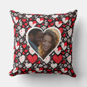 赤、黒、白のハートと花パーソナライズされた クッション (正面)