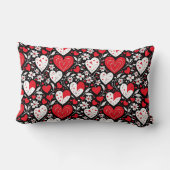 赤、黒、白のハートと花パーソナライズされた ランバークッション (裏面)