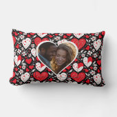 赤、黒、白のハートと花パーソナライズされた ランバークッション (正面)