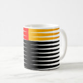 赤、黒、黄のアートワーク コーヒーマグカップ (正面右)