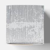 赤、黒、黒、白のピンストライププリント フェイバーボックス (上部)