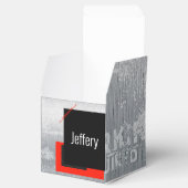 赤、黒、黒、白のピンストライププリント フェイバーボックス (オープン)