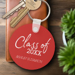 赤 – Class of ADD YOUR YEAR Graduation Party キーホルダー<br><div class="desc">このデザインに任意の年を追加お洒落。これは、高校、大学、大学院、看護学、医学部、または商学部など、任意の大学院または懇親会に使用できる。</div>