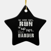 走の良い走日走 – 悪い日が硬くなる セラミックオーナメント (裏面)