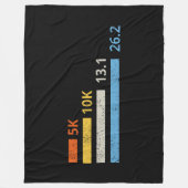 走の距離I - 5K 10K 13.1 26.2マラソン選手 フリースブランケット (正面)