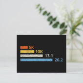 走の距離I - 5K 10K 13.1 26.2マラソン選手 ポストカード (スタンド正面)
