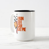 走るからパイが食べられる ターキー トロット ランナー ツートーンマグカップ (正面左)