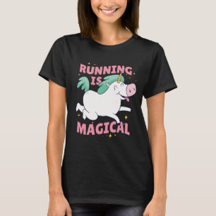 走ることは魔法のユニコーン Tシャツ