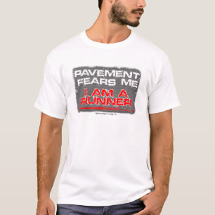 走ること: 舗装は私を恐れています。 私はランナーです Tシャツ