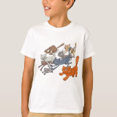 走る猫たちの遊び心あふれるデザインの子猫たち Tシャツ (正面)
