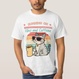 走Vibes & Caffeine - Catクールレトロ Tシャツ