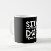 起こります時犬の訓練の犬の調教師坐らせて下さい コーヒーマグカップ (正面左)