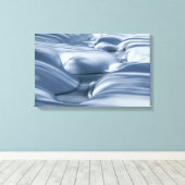 起伏のあるスノーバンクと凍っていストリーム キャンバスプリント (インサイチュ (ウッドフロア))