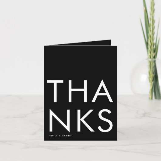 超モダンで大胆な大きなイニシャル シンプル サンキューカード (正面)
