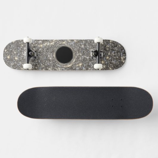 超巨大ブラックホールは銀河系の真ん中にある。 スケートボード (横)