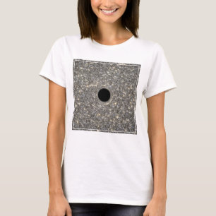 超巨大ブラックホールは銀河系の真ん中にある。 Tシャツ