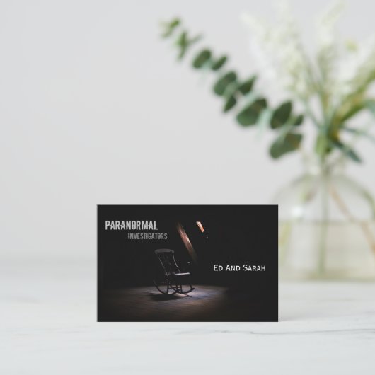 超常式調査員幽霊のよく出る椅子Attic 名刺 (スタンド正面)