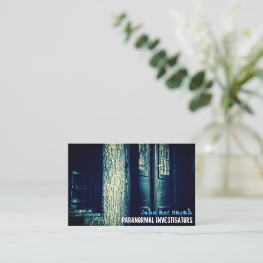 超常現象の調査員の不気味なキャビン 名刺 (スタンド正面)