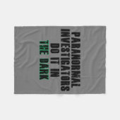 超常的な研究者ユーモア（黒） フリースブランケット (正面(横))