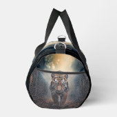 超本物の森の中の古い黒とオレンジの虎 ダッフルバッグ (右)