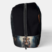 超本物の森の中の古い黒とオレンジの虎 ドップキット (右)