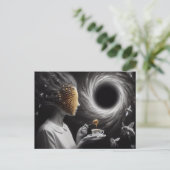 超現実的なハニカムの頭をした女性とミツバチ ポストカード (スタンド正面)