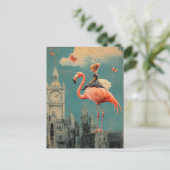 超現実的なファンタジーの子どもがピンクのフラミンゴに乗る ポストカード (スタンド正面)