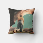 超現実的な人物が銀河のゲートウェイに入る クッション (裏面)