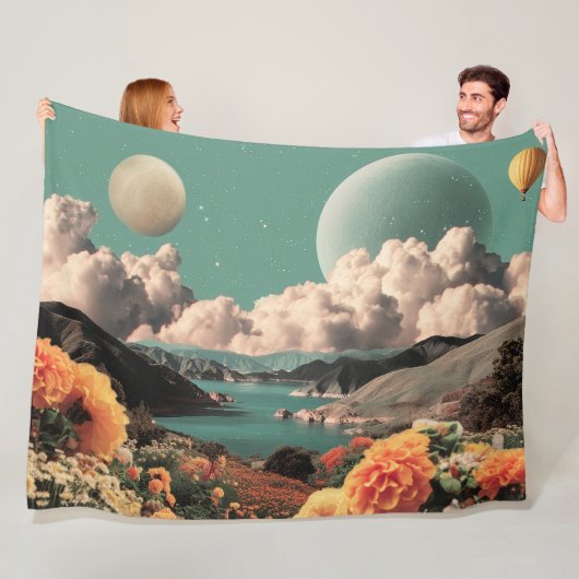 超現実的な山の風景と惑星と雲 フリースブランケット (インサイチュ)