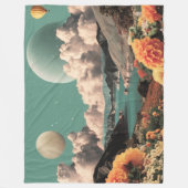 超現実的な山の風景と惑星と雲 フリースブランケット (正面)