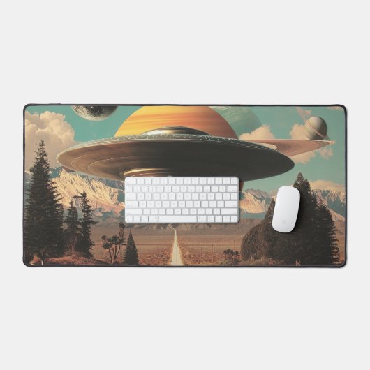 超現実的な風景と道路、UFOと土星 デスクマット (キーボード&マウス)