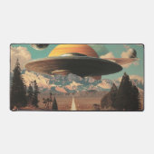 超現実的な風景と道路、UFOと土星 デスクマット (正面)