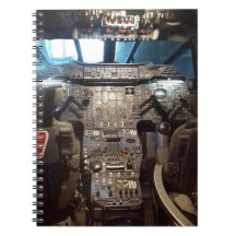 超音速航空機のフライトデッキ写真